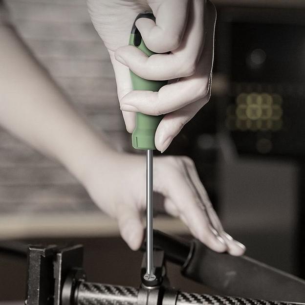 Крестовая отвертка "Home Series Green" Deli HT1205L PH1x100мм Эксклюзивный дизайн, рукоятка из высококачественного софттач пластика фото 5