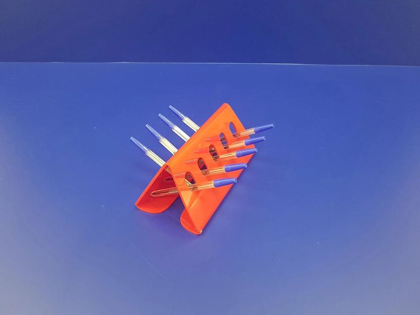 Подставка для ручек карандашей кистей 9 секции.(домик цвет красный) фото 1