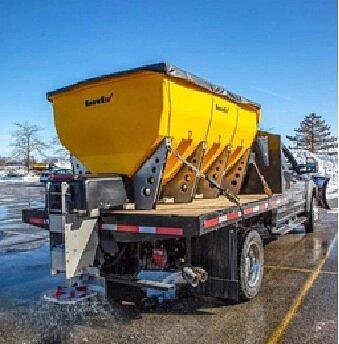 Пескоразбрасыватель с объемом бункера 2,25 м3 в кузов автомобиля фото 1