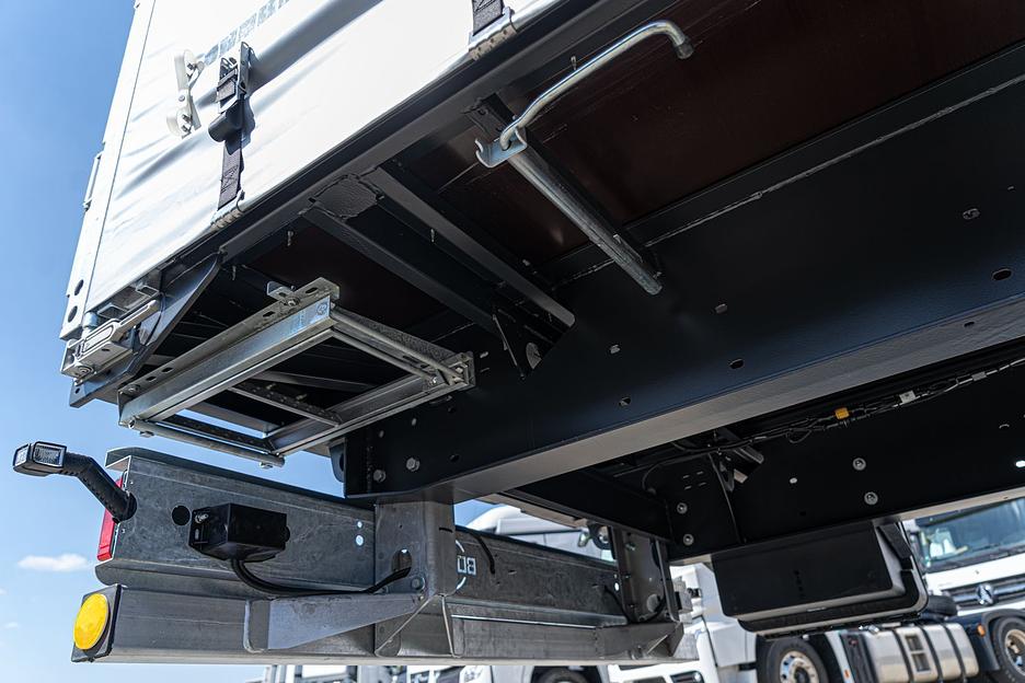 Шторный полуприцеп 16,52 м 914296-04 фото 6