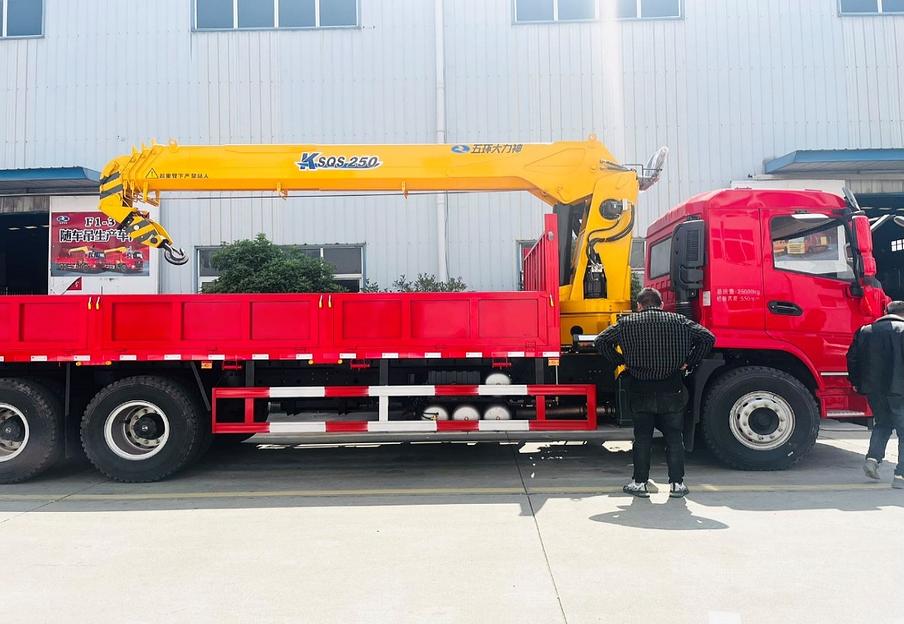 Бортовой грузовик с телескопическим манипулятором SHACMAN-Xuande грузоподъемность 12 тонн фото 4