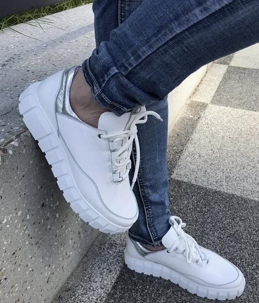 Кроссовки кожаные BuzShoes белые серебристый задник ОПТ фото 2