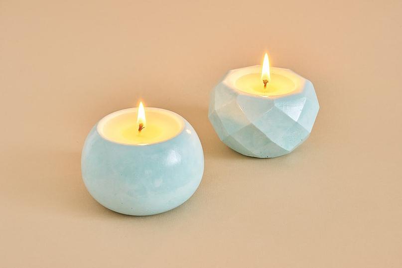 Ароматическая свеча из соевого воска Eden touch «Грани» в гипсовом подсвечнике, белый фото 2