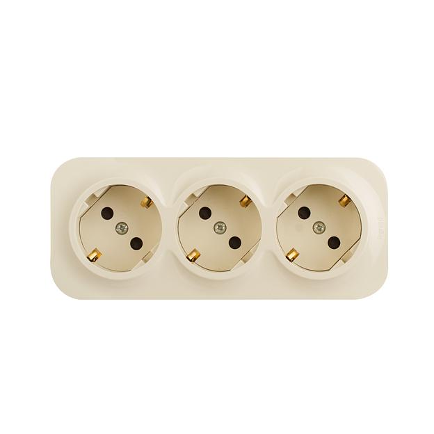Quteo розеточный блок с предварительным подключением 3 x 2К+З с защитными шторками - 16 A - 250 В IP 20 - Слоновая кость 782268 Legrand фото 1