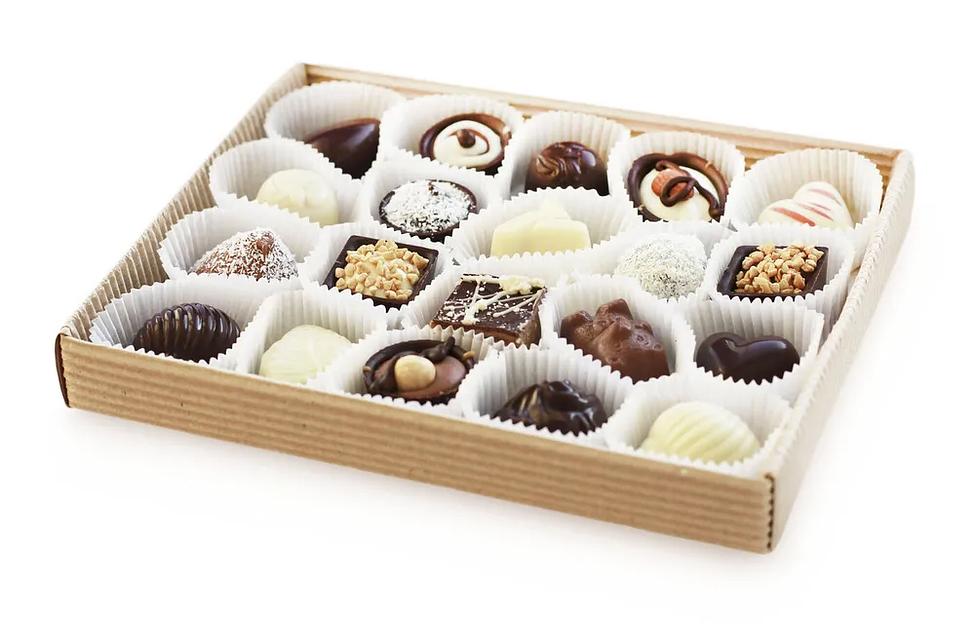 Коробка шоколадных конфет ручной работы Fradе́ «Фирменная» (микрогофрокартон) 280 г фото 2