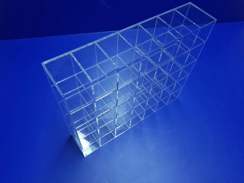 Короб из оргстекла с ячейками 35 ячеек. фото 5
