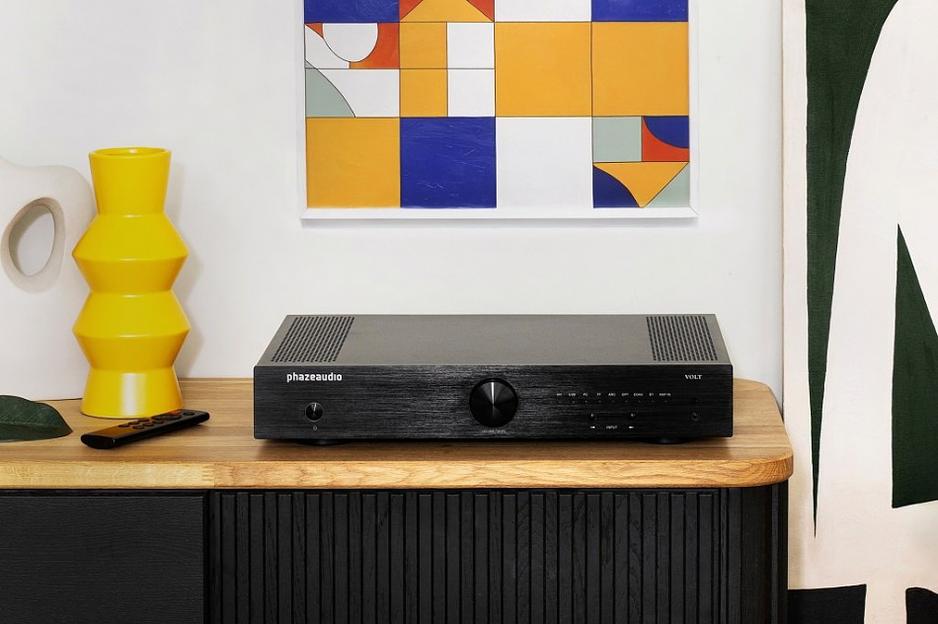 Комплект стереоусилитель PHAZE AUDIO VOLT black + проигрыватель винила DIANA shadow black фото 1