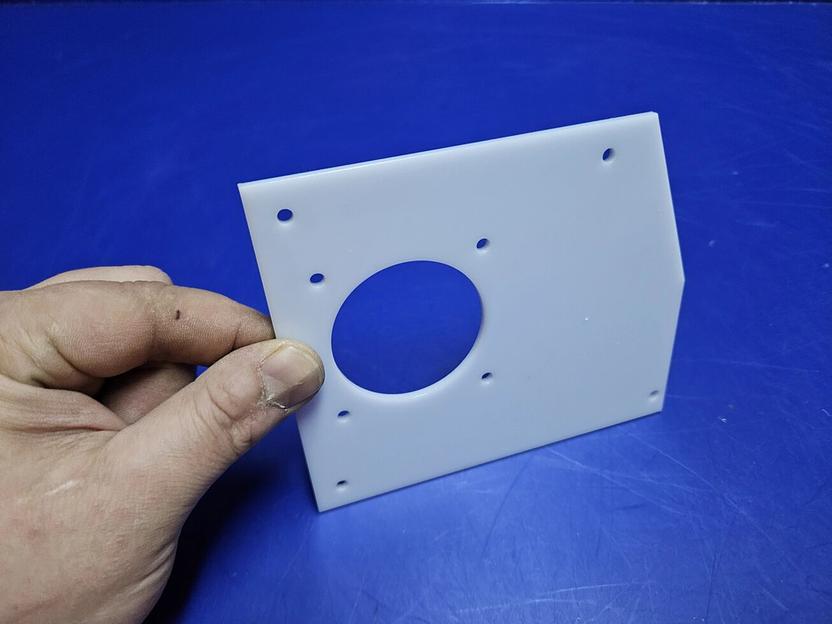 Лазерная резка деталей из белого оргстекла (PLEXIGLAS), крышка для прибора. Продажа деталей оптом и в розницу. фото 1