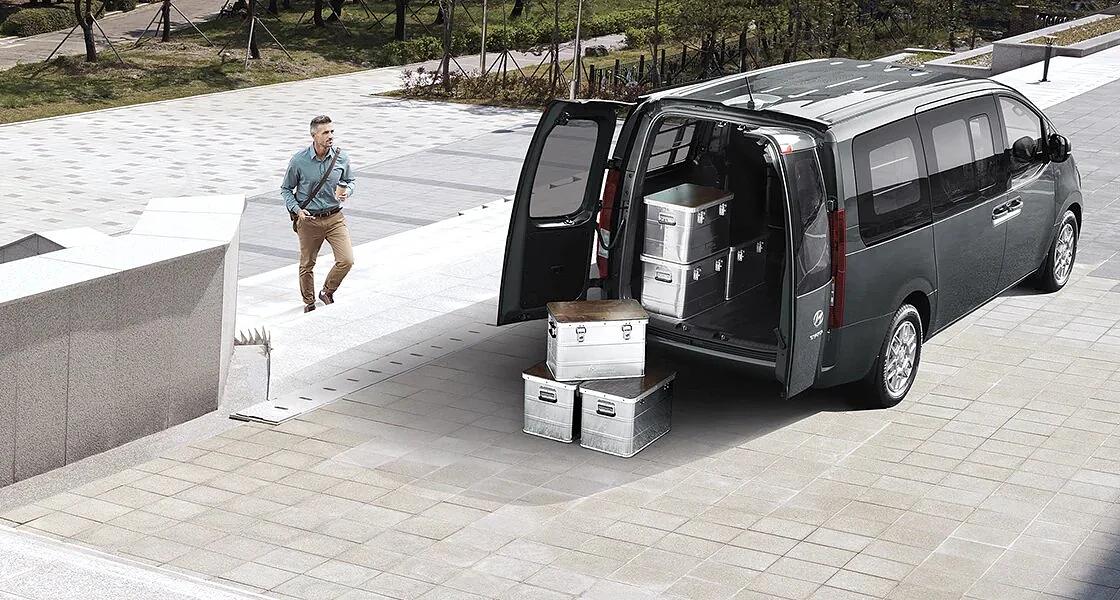 Минивэн Hyundai STARIA фото 3