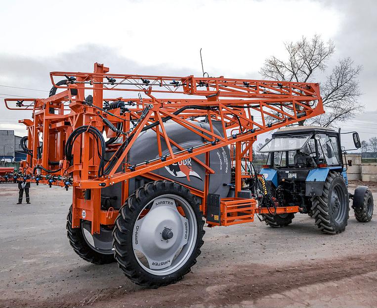 Опрыскиватель полевой прицепной Зубр серии «Grand Master» 3000 фото 2