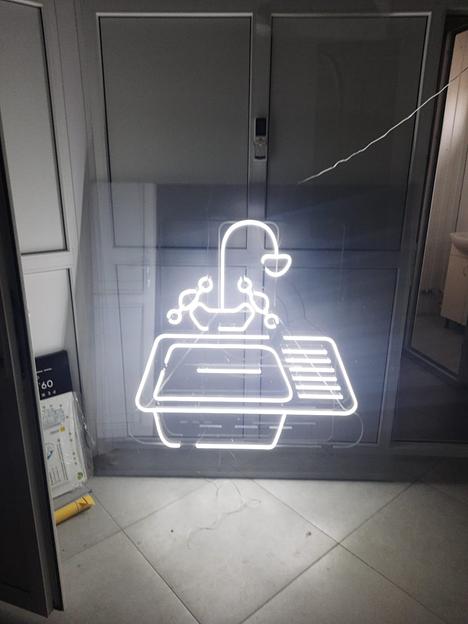 Неоновая вывеска фото 3