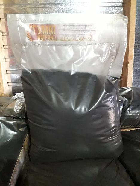 Органическое минеральное удобрение Гумат натрия (сухой) фото 1