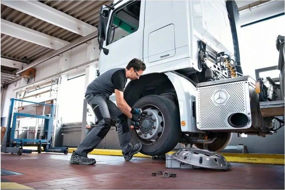 Гайковерт Bosch GDS 18V-1000 carton аккум. патрон:быстрозажимной (06019J8300) фото 2