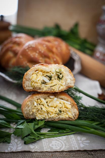 Пирожок «С яйцом и зелёным луком» 95 г, опт фото 2