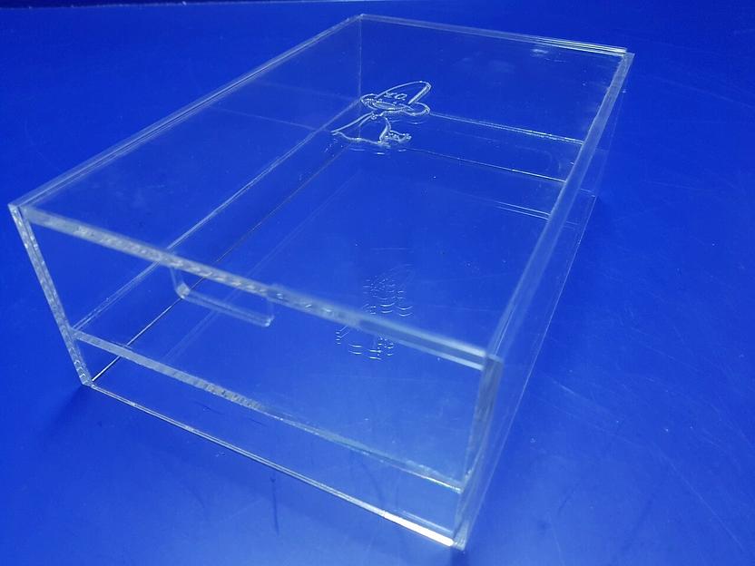 Короб из оргстекла с крышкой и гравировкой логотипа. фото 4