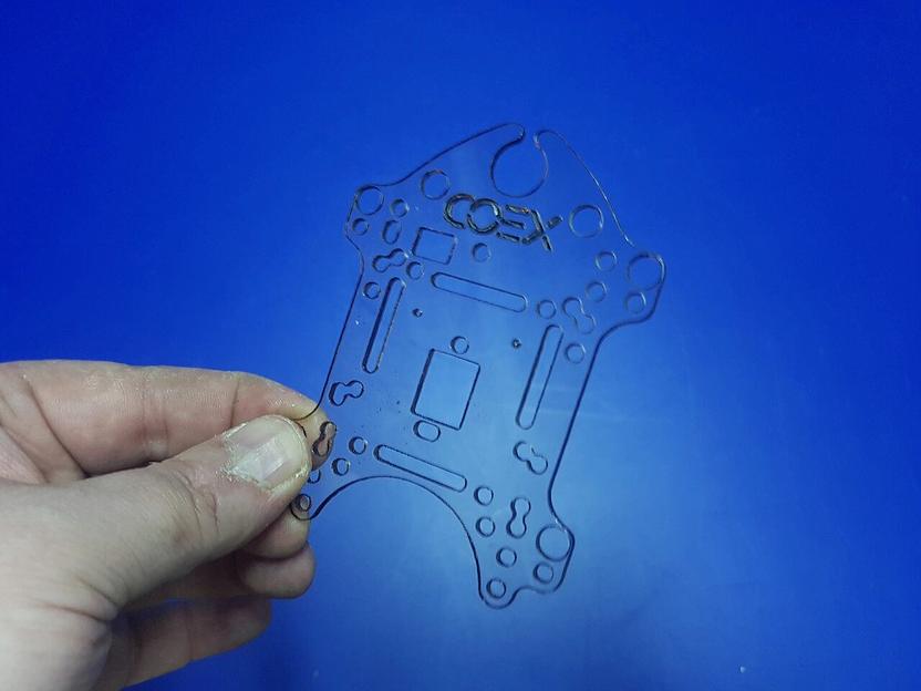 Лазерная резка деталей из монолитного поликарбоната. фото 2