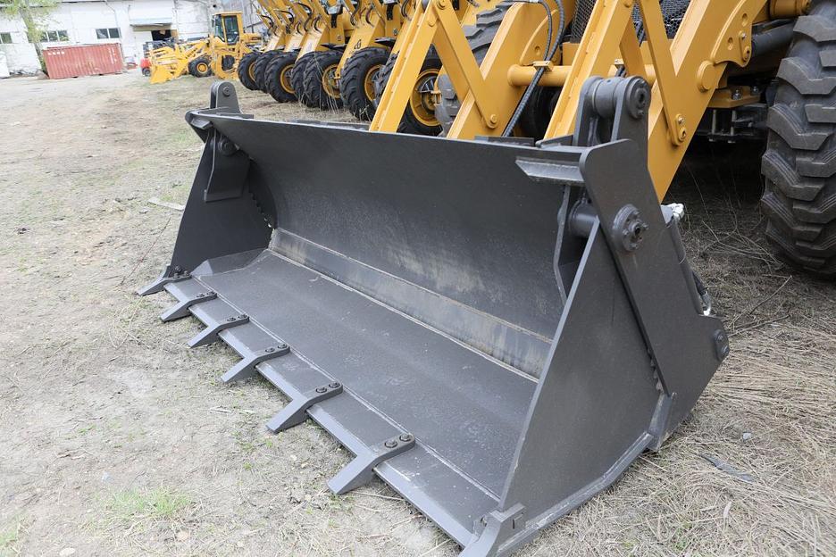 Экскаватор-погрузчик Shanmon 388H. фото 4