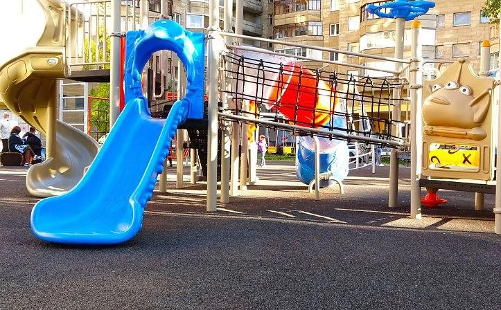 Укладка покрытий из резиновой крошки фото 3