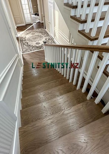 Лестница двухмаршевая с деревянным ограждением под заказ фото 8