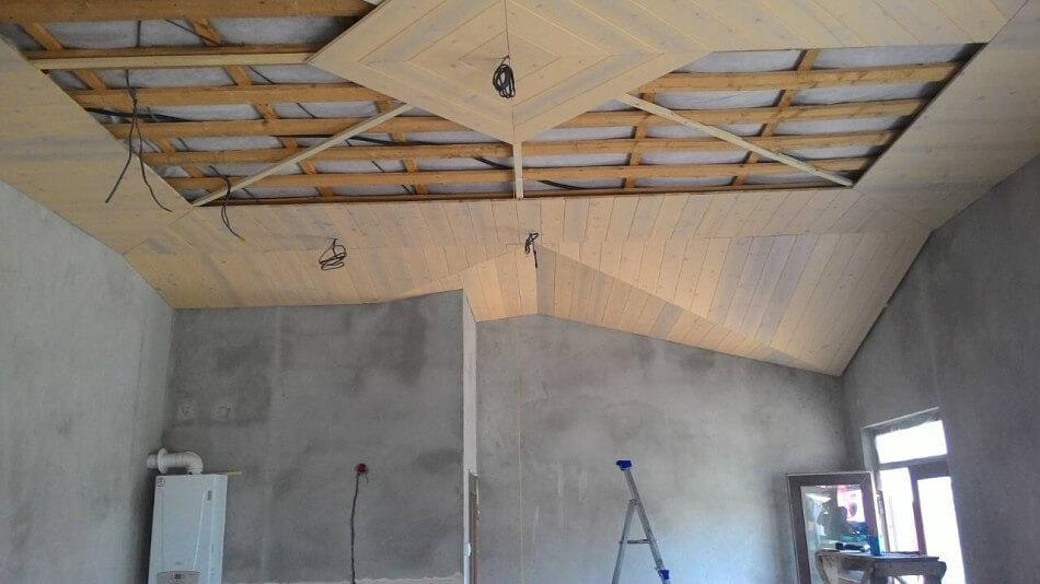 Отделка потолка деревом фото 7