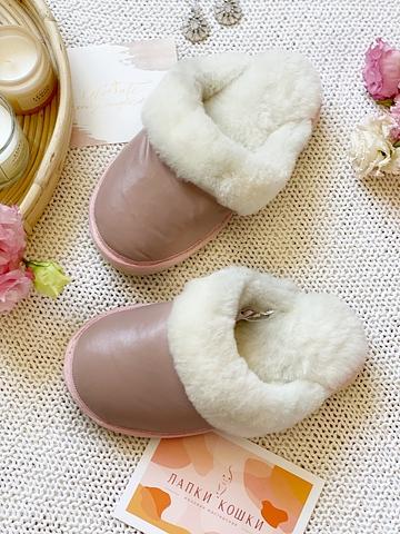 Женские меховые тапочки жемчужные закрытые с кожаным верхом фото 4