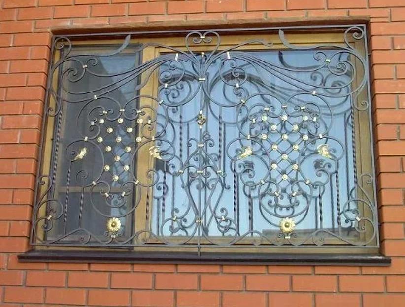 Кованая решетка на окно под заказ фото 1