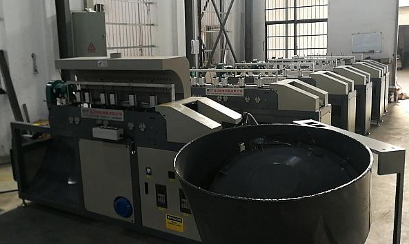 Автомат для удаления остатков нитей с бобин фото 1