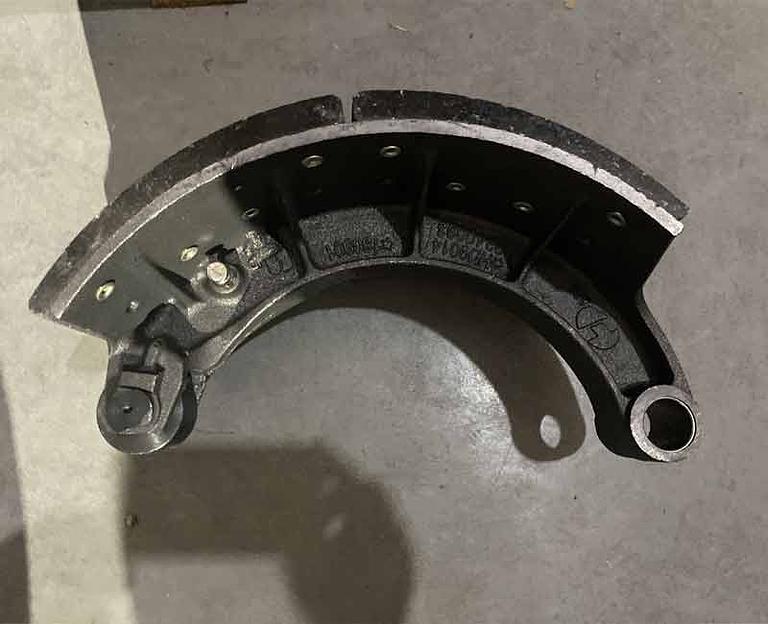 Колодка тормозная 410x220 чугун с роликом MAN 81.50201-6218 фото 2