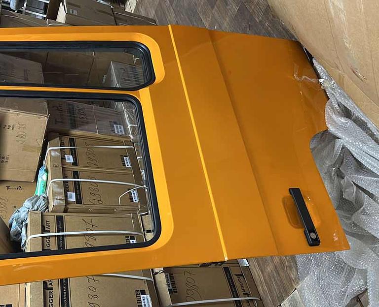 Дверь левая оранжевая в сборе F2000/F3000 с эл. стек. 81.62600.4077 фото 1