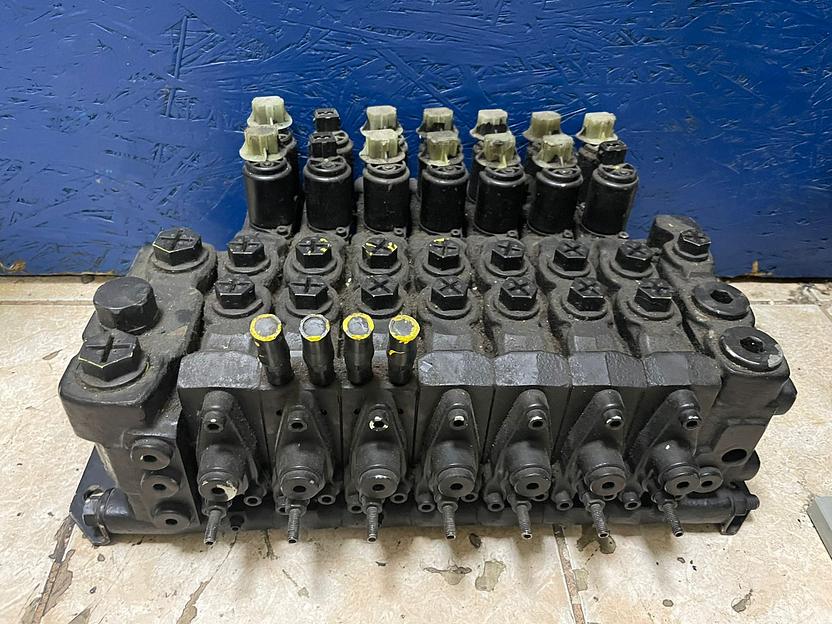 Мобильный гидрораспределитель - Серия L90LS фото 1