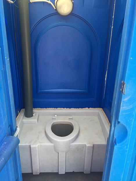 Туалетная пластиковая кабина «Эконом» с обогревом бака фото 2