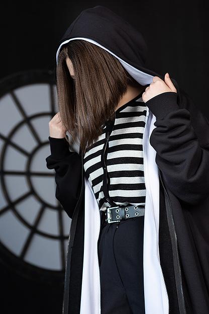 Чёрный удлиненный худи и белый удлинённый жилет на молнии для девочки ОПТ фото 1