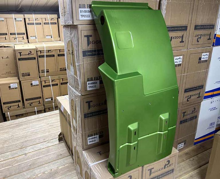 Брызговик в сборе правый зеленый Х3000 DZ13241230792-106 фото 1