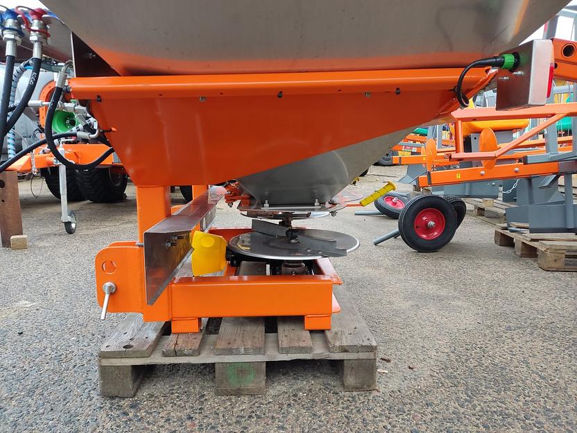 Распределитель минеральных удобрений РУ с приставкой для сада фото 6