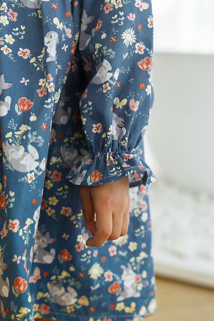 Платье MINI DI «Риана» зайцы с цветочками на синем, арт.160/890 ОПТ фото 3