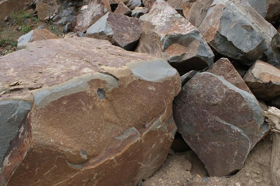 Валун гигант Андезит /тн (3000-5000 мм) фото 1