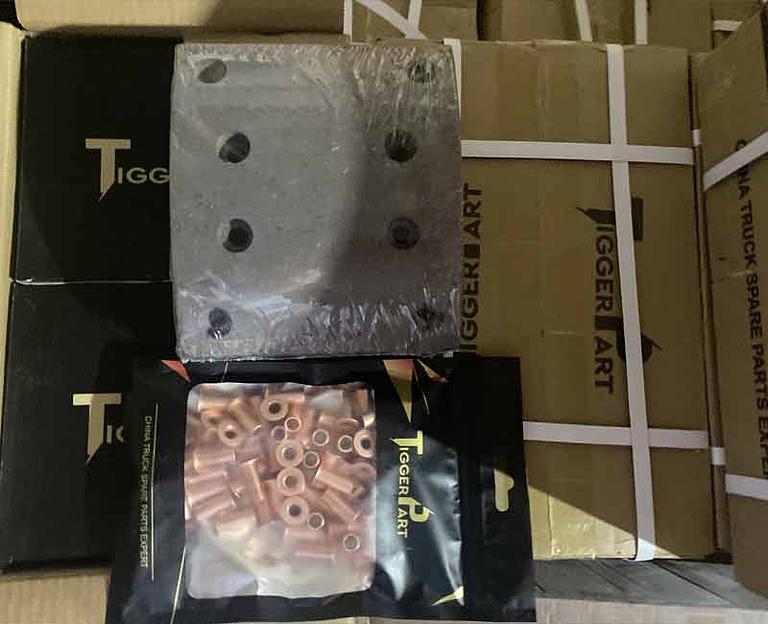 Накладка тормозная передняя HOWO T5G WG4075450160 TiggerPart фото 1