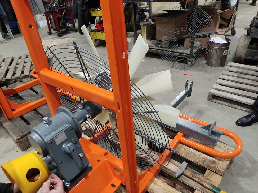 Опрыскиватель навесной садовый «Зубр» НВ. Объем 600 литров, с приставкой «Пирамида» фото 10