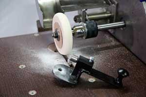 Заточной станок для куттерных зубчатых ножей СЗКЗ-03 фото 2