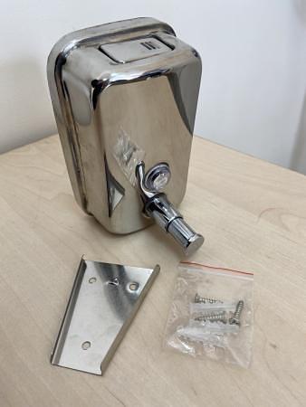 Дозатор для жидкого мыла антивандальный DM 500 ml. (нержавеющая сталь) фото 1