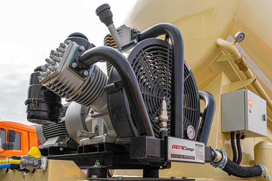 Цементовоз 31 м³ с вынесенной осью 914231 фото 5