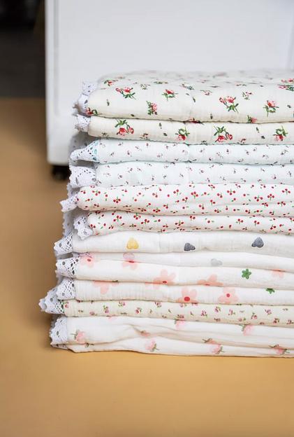 Плед для новорожденных муслиновый одеяло в кроватку, белый\розовый, пион фото 3