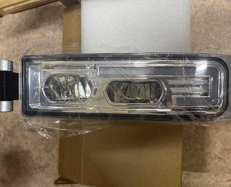 Фара противотуманная светодиодная передняя правая HOWO T5G 811W25320-6004 фото 1