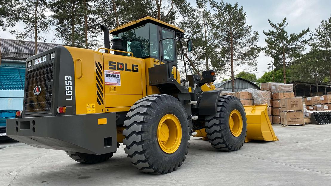 Фронтальный погрузчик LG953 фото 3