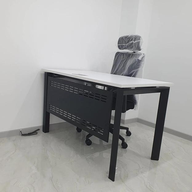 Стол офисный с металлической царгой (чёрный каркас), под заказ фото 2