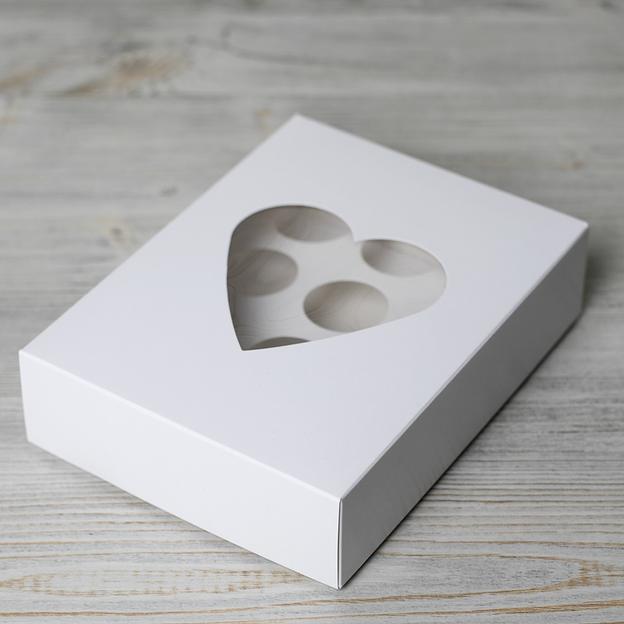 Коробка для конфет с окошком Сердце 12 ячеек фото 1