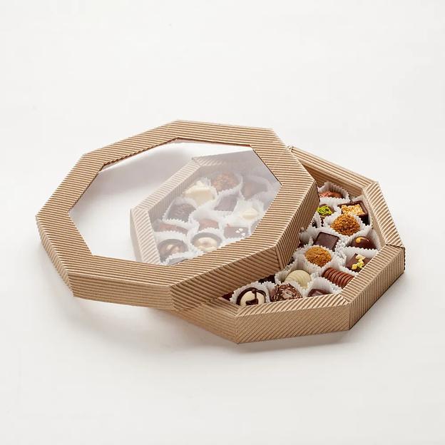 Коробка шоколадных конфет ручной работы Fradе́ «Восьмигранник» фирменная (микрогофрокартон) 378 г фото 3