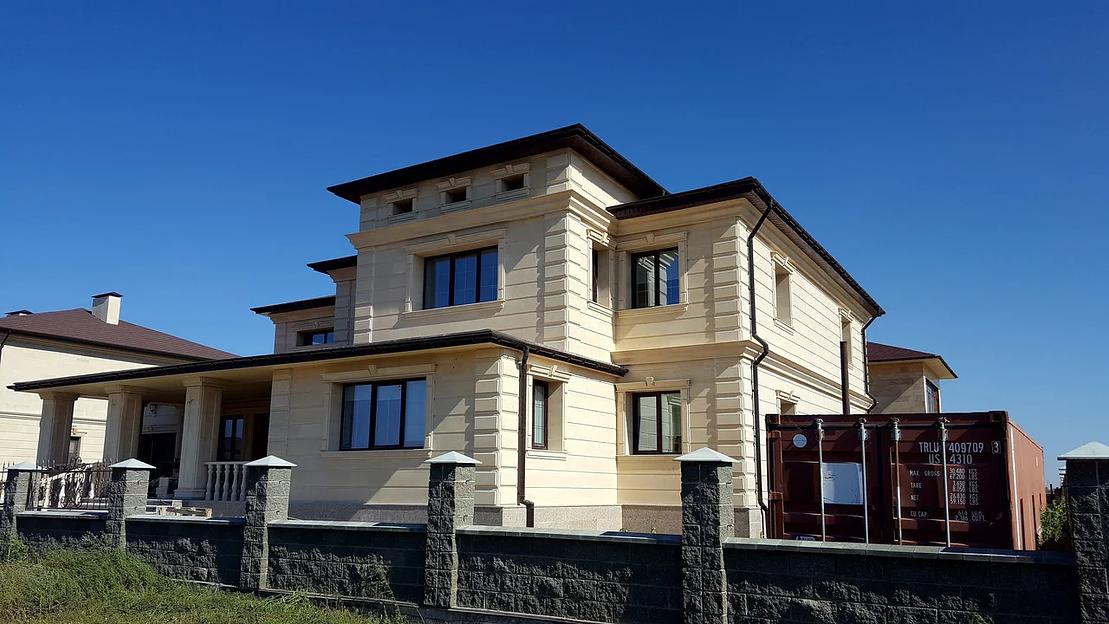 Монтаж фасада из травертина фото 3