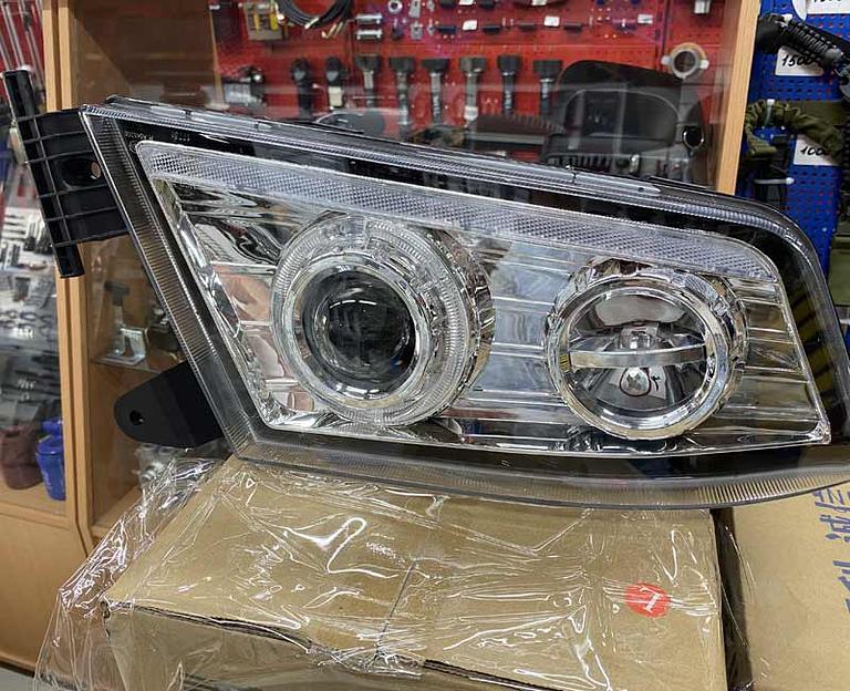 Фара передняя правая HOWO SITRAK C7H 812W25101-6002 TiggerPart фото 1