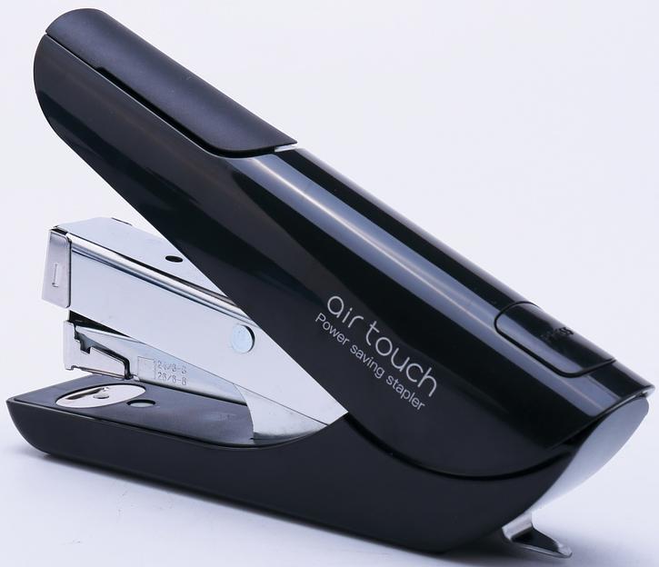 Степлер настольный Kw-Trio 05013-BLK Half strip Air touch 24/6 24/8 26/6 26/8 (60листов) черный 100скоб пластик фото 1